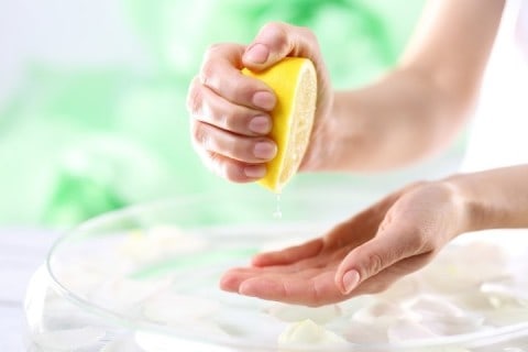 cleaning hands lemon juice
