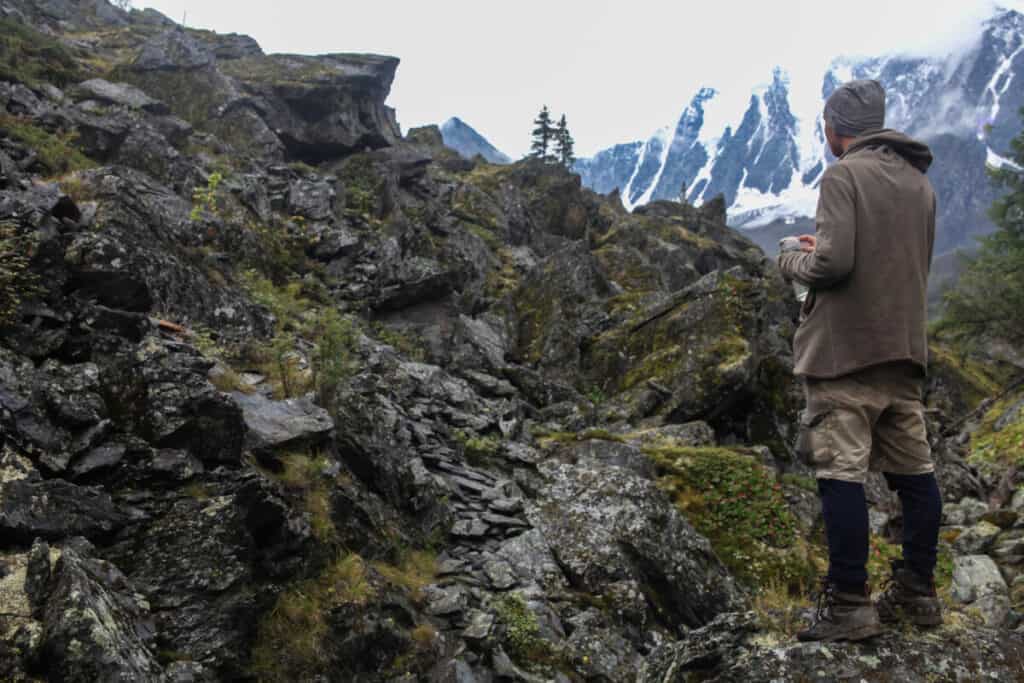 man-wearing-earth-tones-in-mountains