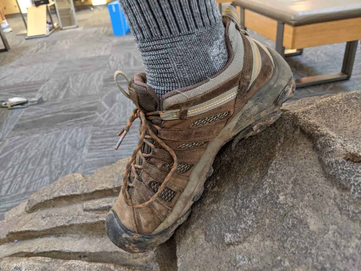 10 Easy Ways To See If Your Hiking Shoes Fit (With Pictures and ...